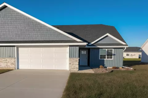 718 S Division St, Roberts, WI 54023