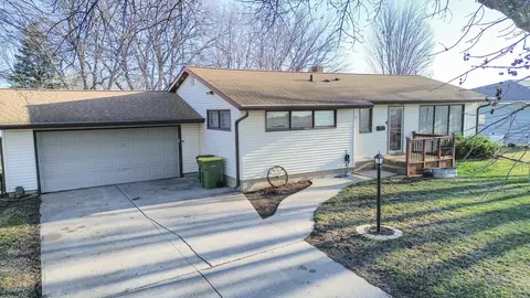 513 E Hollett St, Tracy, MN 56175