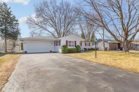 2042 Bluestone Ln, Eagan, MN 55122