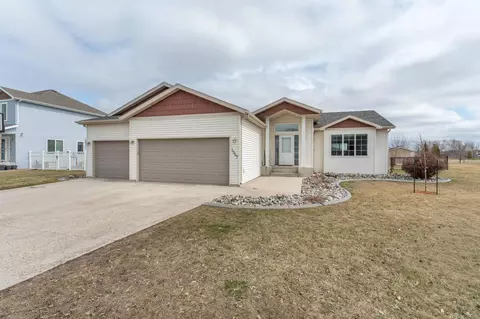 1557 Johnson Dr S, Moorhead, MN 56560