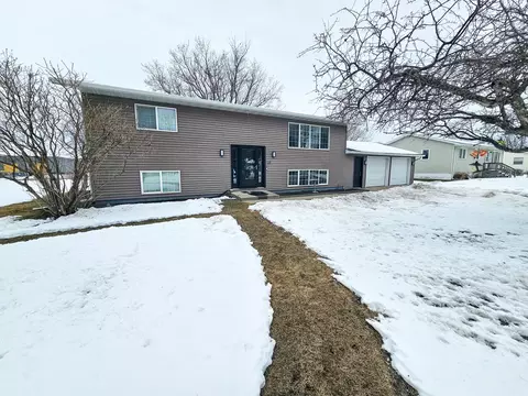 618 Saint Marys Ave SW, Red Lake Falls, MN 56750