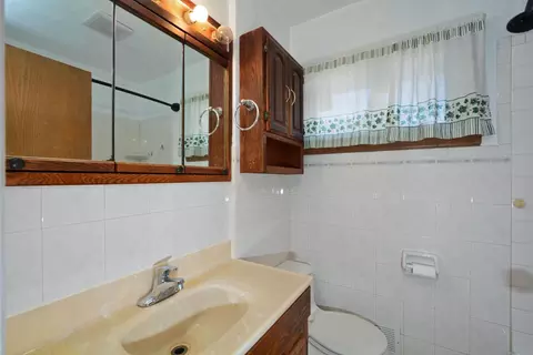Bath - 1483 3rd St E, Saint Paul, MN 55106 photo 2 of 2