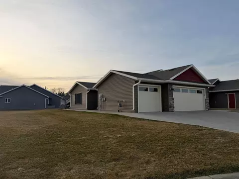 147 Highland Cir, Zumbrota, MN 55992