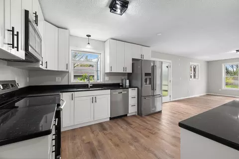 411 4th St N, Sartell, MN 56377