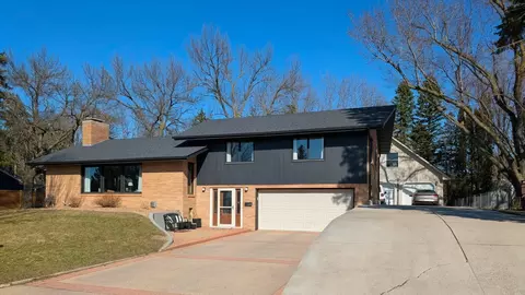 1308 Ridgeview Dr, Montevideo, MN 56265