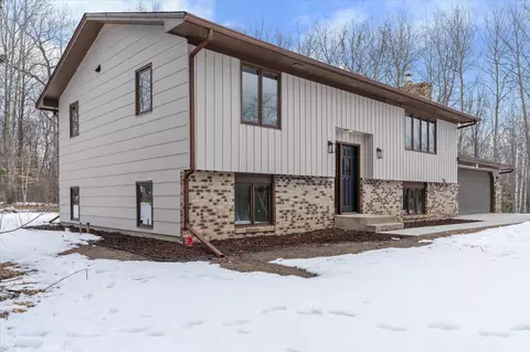 37098 Woodland Dr, Cohasset, MN 55721