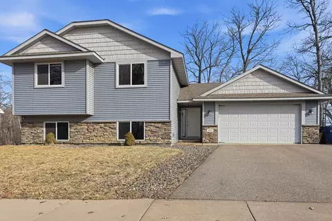 9085 Grove Dr, Chisago City, MN 55013