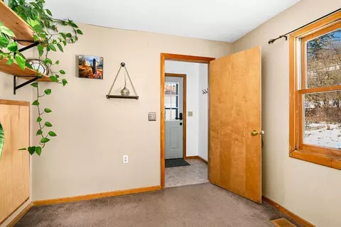 Entry Way - 711 E 13th St, Duluth, MN 55805 photo 2 of 3