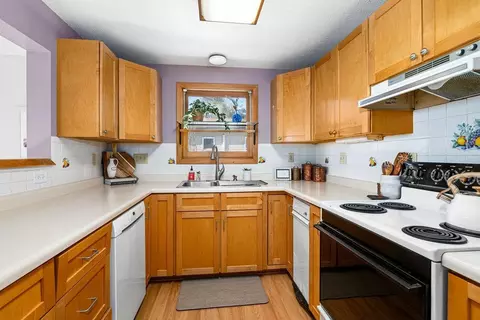 Kitchen - 711 E 13th St, Duluth, MN 55805 photo 1 of 2