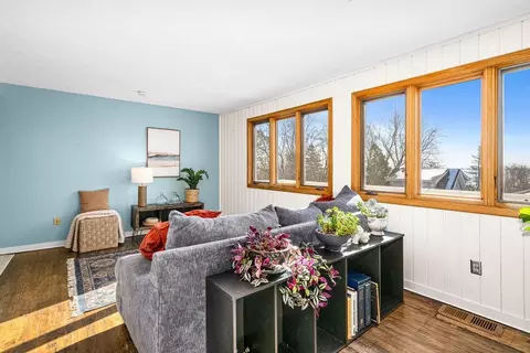Living - 711 E 13th St, Duluth, MN 55805 photo 2 of 4