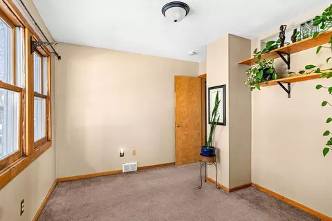 Bedroom - 711 E 13th St, Duluth, MN 55805 photo 1 of 6