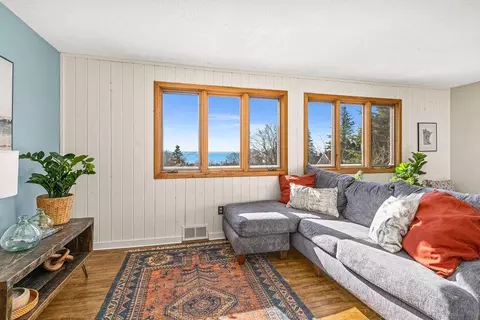 Living - 711 E 13th St, Duluth, MN 55805 photo 3 of 4