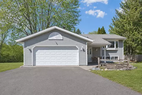 419 Springhill Rd, Vadnais Heights, MN 55127