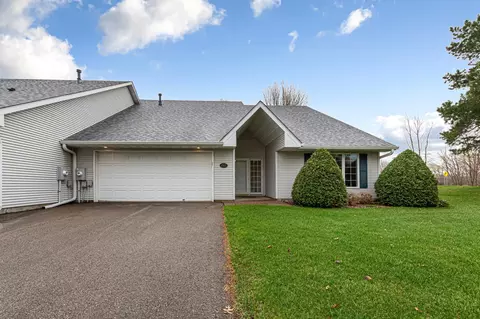 1517 Waters Edge Cir, Northfield, MN 55057