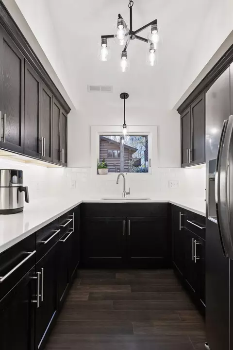Kitchen - 4945 Glen Elyn Rd, Mound, MN 55364 photo 9 of 10