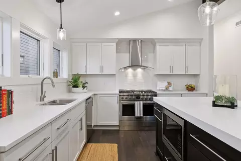 Kitchen - 4945 Glen Elyn Rd, Mound, MN 55364 photo 5 of 10