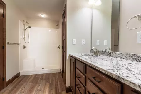 Bath - 6432 Botzet Rd NE, Nelson, MN 56355 photo 3 of 5