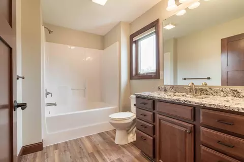 Bath - 6432 Botzet Rd NE, Nelson, MN 56355 photo 4 of 5