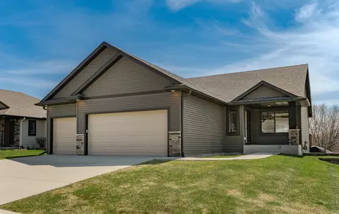 3346 Ridgeline Dr SE, Rochester, MN 55904