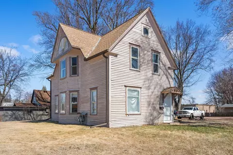 140 Davis St S, Cambridge, MN 55008