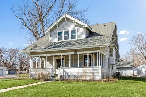 8675 Upper 206th St W, Lakeville, MN 55044