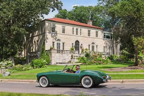 2308 W Lake Of The Isles Pkwy, Minneapolis, MN 55405