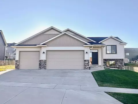 744 Towne Dr NE, Byron, MN 55920