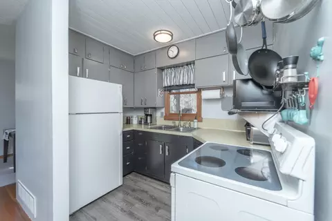 Kitchen - 7884 Lakeview Dr, Brainerd, MN 56401 photo 2 of 3