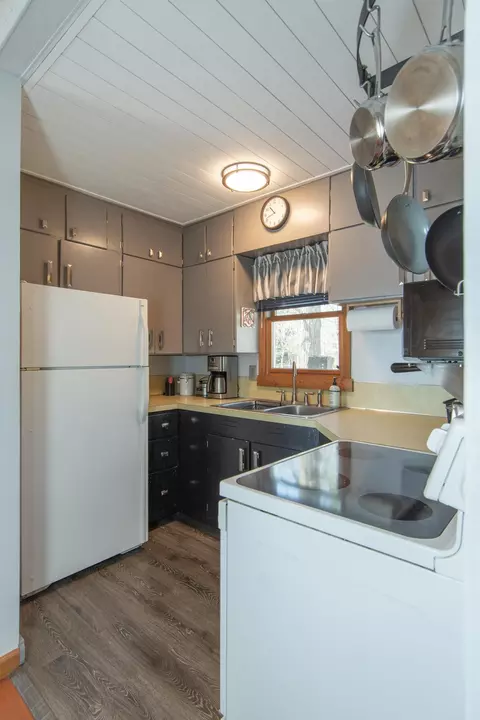 Kitchen - 7884 Lakeview Dr, Brainerd, MN 56401 photo 1 of 3