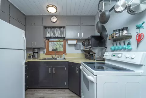 Kitchen - 7884 Lakeview Dr, Brainerd, MN 56401 photo 3 of 3