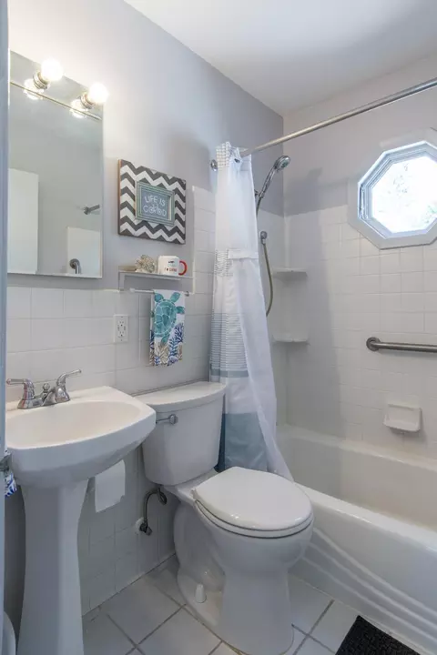 Bath - 7884 Lakeview Dr, Brainerd, MN 56401 photo 1 of 2