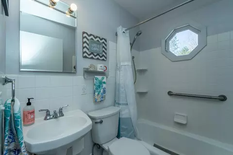 Bath - 7884 Lakeview Dr, Brainerd, MN 56401 photo 2 of 2
