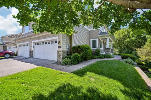 630 Sutherland Dr, Woodbury, MN 55129