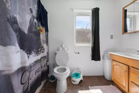 Bath - 712 10th Ave S, Saint Cloud, MN 56301 photo 2 of 2