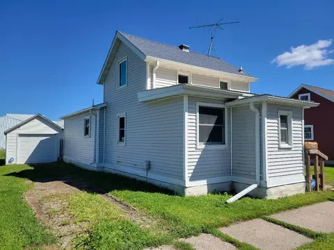 245 3rd Ave SE, Wells, MN 56097