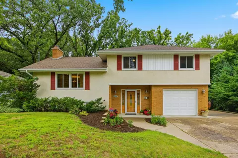 3121 W 84th St, Bloomington, MN 55431