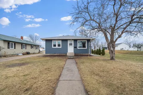 527 4th St N, Sauk Centre, MN 56378