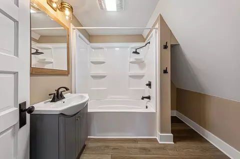 Bath - 414 River St, Waterville, MN 56096 photo 2 of 3