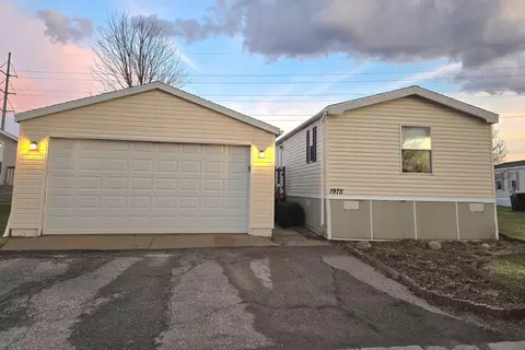 1975 Lancelot Ln, North Mankato, MN 56003