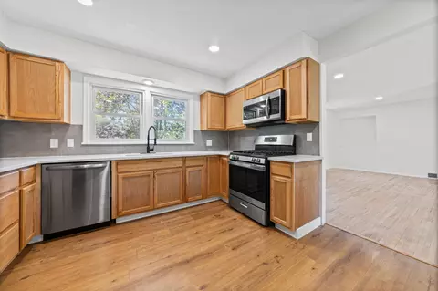Kitchen - 2134 Garnet Dr, Eagan, MN 55122 photo 2 of 3