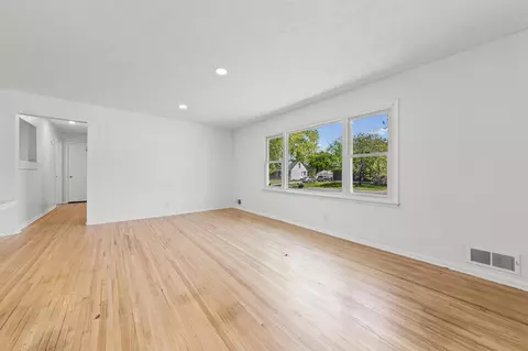 Living - 2134 Garnet Dr, Eagan, MN 55122 photo 2 of 5