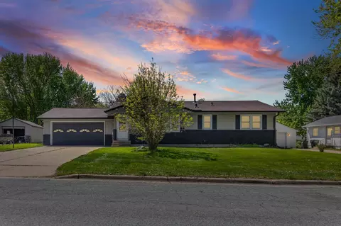 2134 Garnet Dr, Eagan, MN 55122