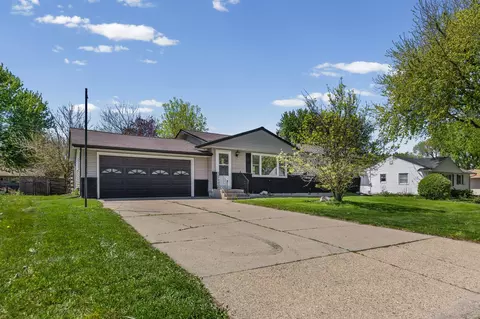 Exterior - 2134 Garnet Dr, Eagan, MN 55122 photo 3 of 8
