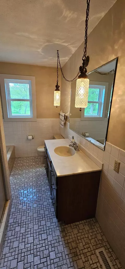 Bath - 16128 331st Ave, Harmony, MN 55939 photo 1 of 3