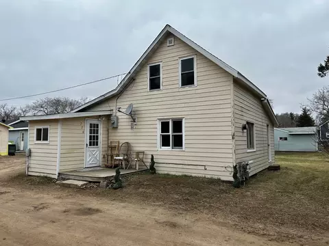 726 E 2nd St, Pillager, MN 56473