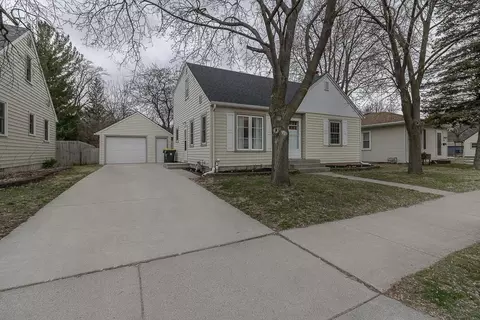 815 Center St, North Mankato, MN 56003