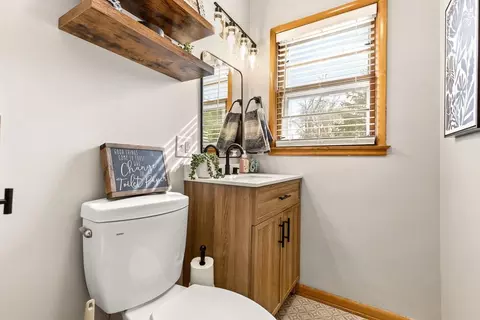 Bath - 301 S Oak St, Hendricks, MN 56136 photo 1 of 4