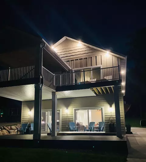 1084 W Lake Dr, Detroit Lakes, MN 56501