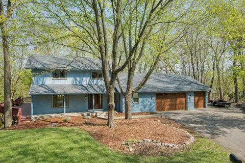 151 Choctaw Cir, Chanhassen, MN 55317