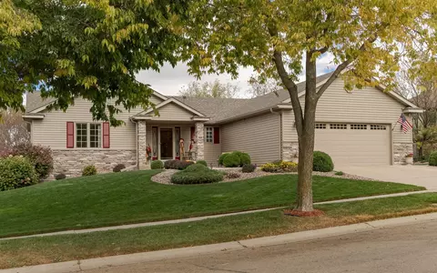 5230 Nicklaus Dr NW, Rochester, MN 55901